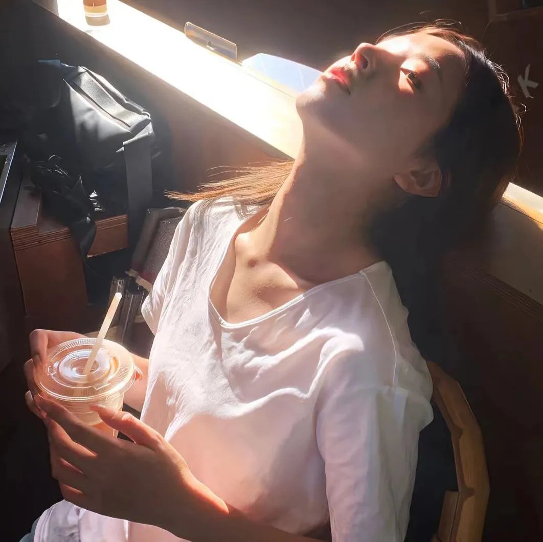 黑珍珠艾曼妞